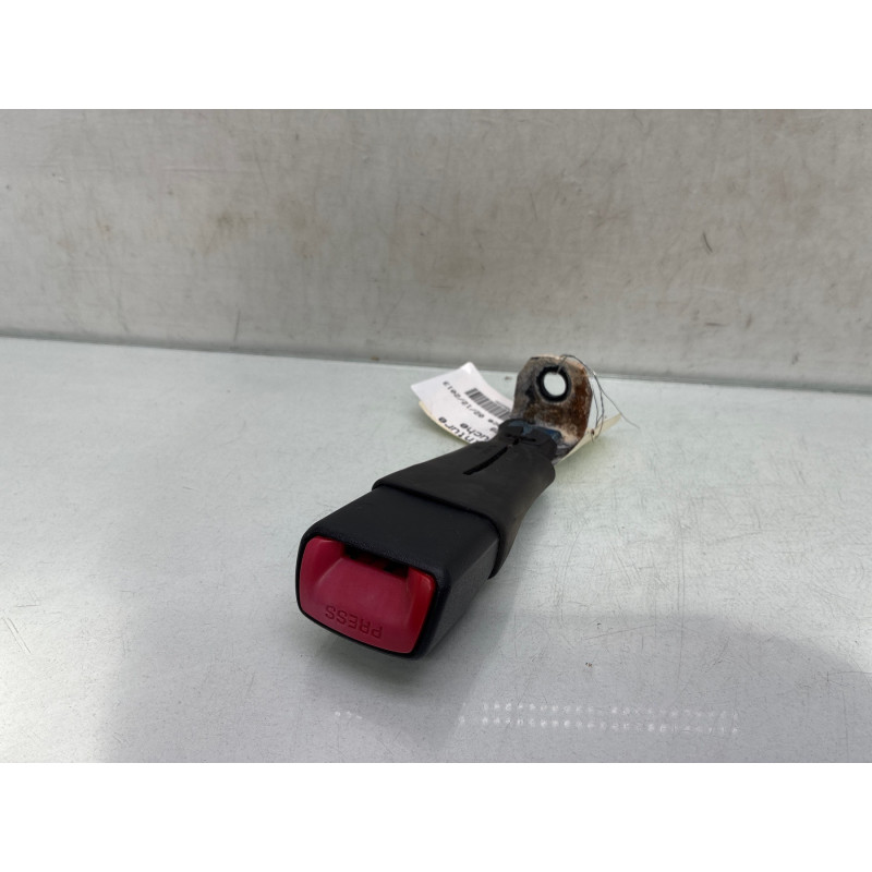 Attache ceinture arriere gauche SUZUKI SWIFT 4 Photo n°1