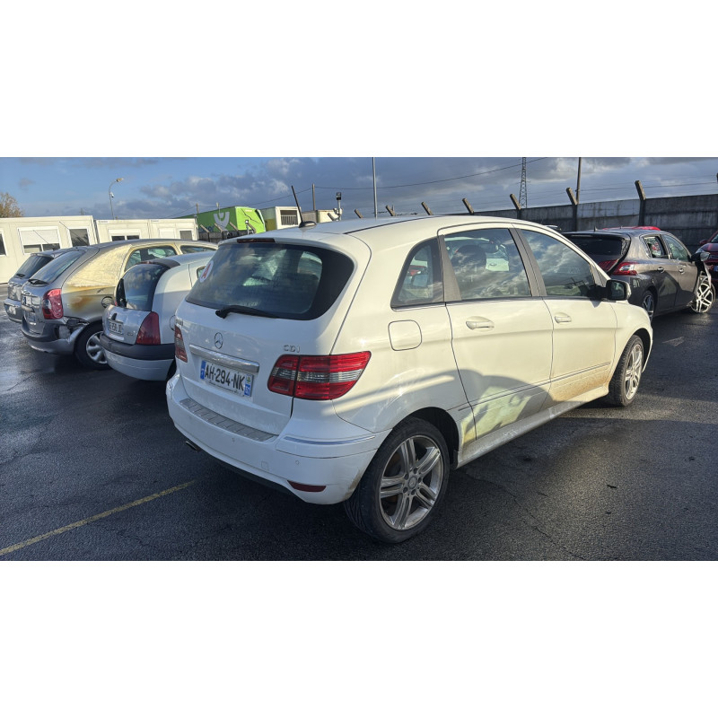 Malle/Hayon arriere MERCEDES CLASSE B 245 Photo n°17