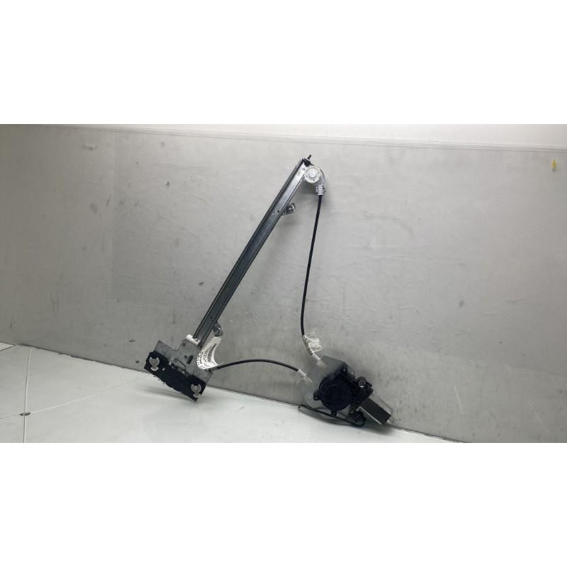 Leve vitre electrique avant gauche VOLKSWAGEN FOX Photo n°4