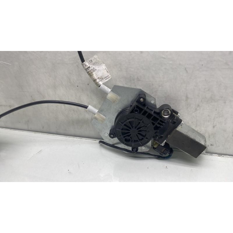 Leve vitre electrique avant gauche VOLKSWAGEN FOX Photo n°6