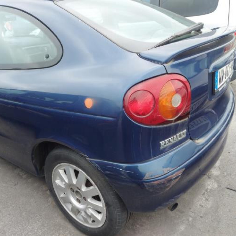 Pare choc avant RENAULT MEGANE 1 Photo n°12