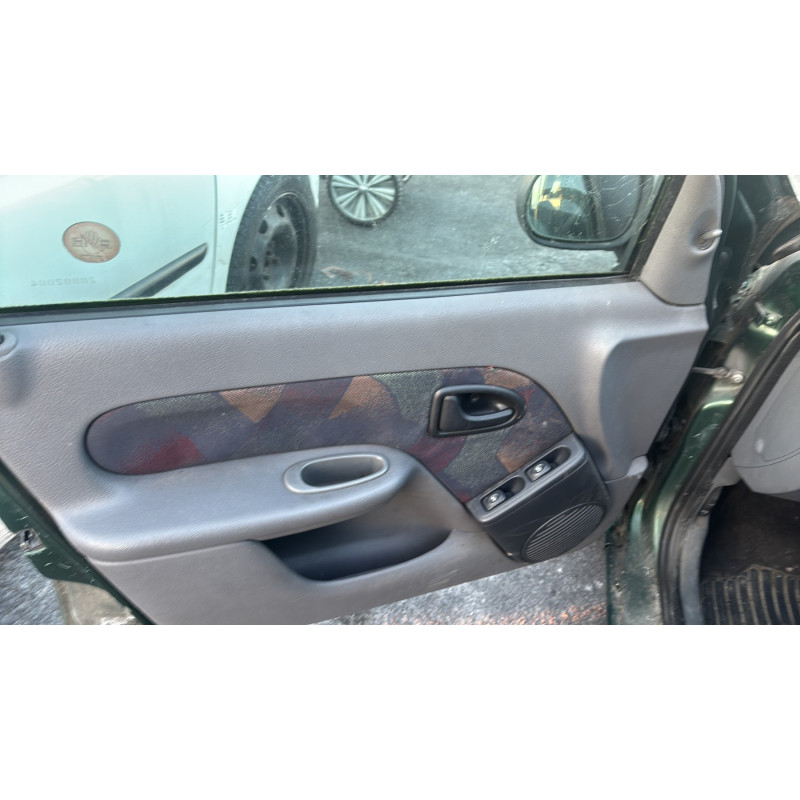 Optique avant principal droit (feux)(phare) RENAULT CLIO 2 Photo n°16