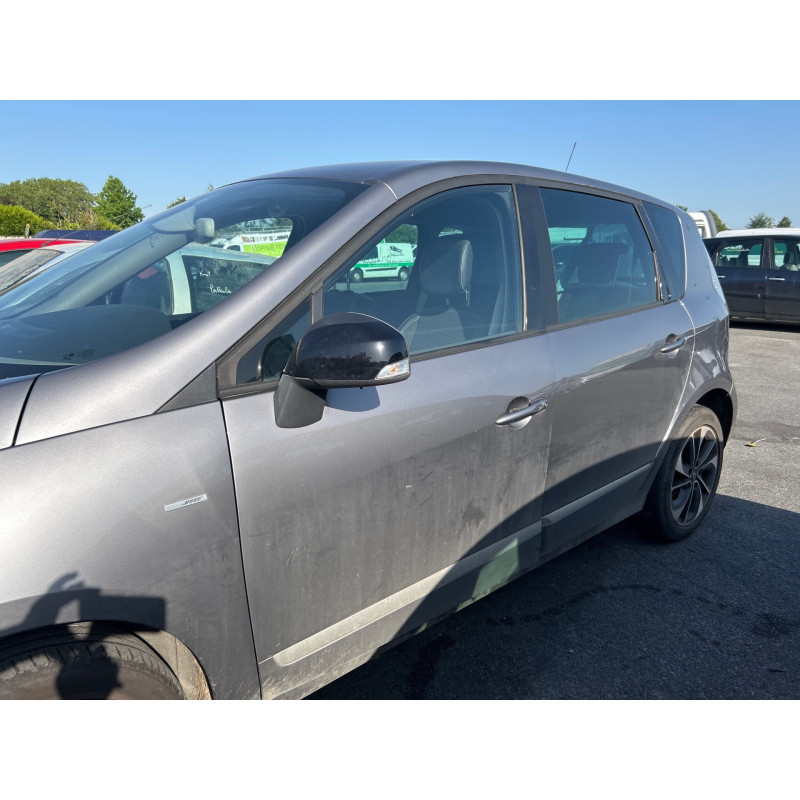 RENAULT GRAND SCENIC 3 PHASE 3 1.2i - 16V TURBO TCE 130 Photo n°13