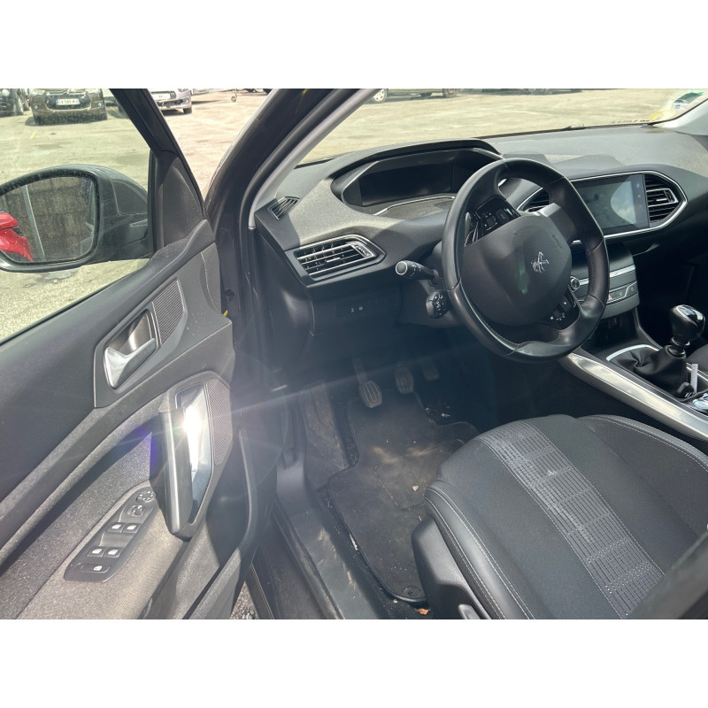 PEUGEOT 308 2 SW PHASE 2 BREAK 1.5 BLUE HDI - 16V TURBO Photo n°6