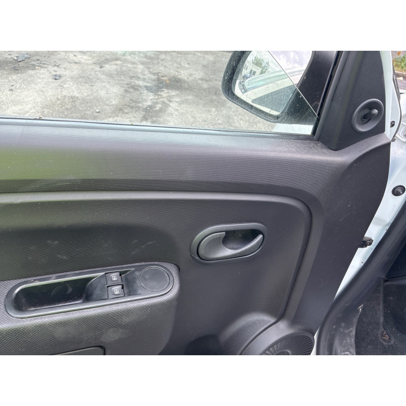 RENAULT TWINGO 3 PHASE 1 1.0i - 12V SCE 65 Photo n°9