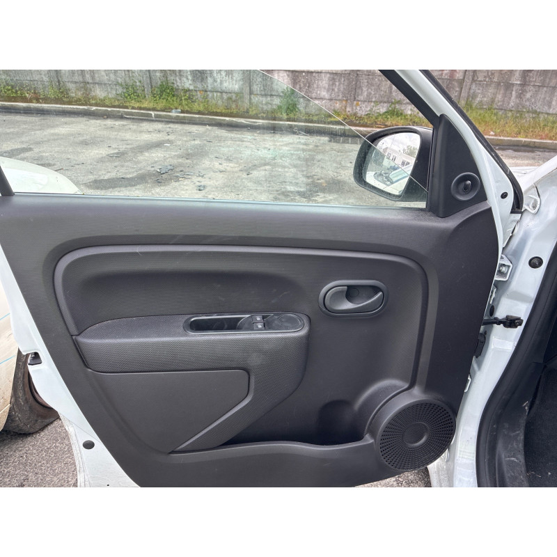 RENAULT TWINGO 3 PHASE 1 1.0i - 12V SCE 65 Photo n°10