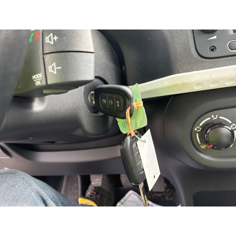 RENAULT TWINGO 3 PHASE 1 1.0i - 12V SCE 65 Photo n°18
