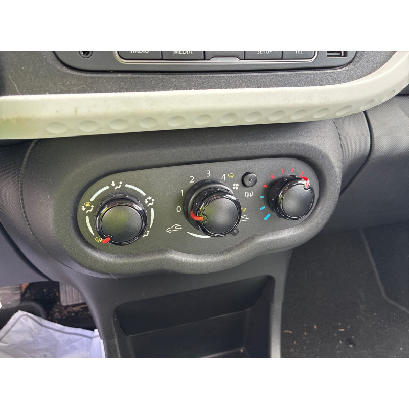 RENAULT TWINGO 3 PHASE 1 1.0i - 12V SCE 65 Photo n°20