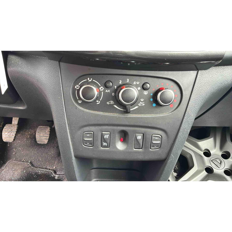 DACIA SANDERO 2 PHASE 2 0.9i - 12V TURBO TCE 90 Photo n°10