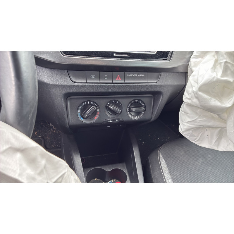 SKODA FABIA 3 PHASE 2 BREAK 1.0 TSI - 12V TURBO Photo n°18