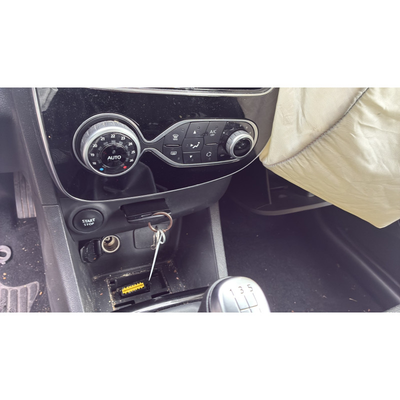 RENAULT CLIO 4 PHASE 2 BREAK 0.9i - 12V TURBO TCE 90 Photo n°18