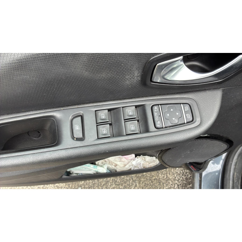RENAULT CLIO 4 PHASE 2 BREAK 0.9i - 12V TURBO TCE 90 Photo n°21
