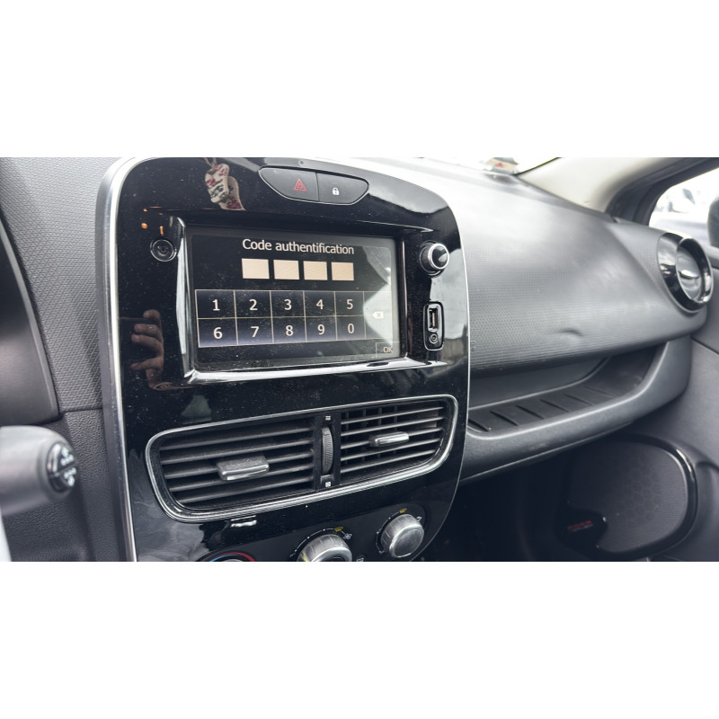 RENAULT CLIO 4 PHASE 2 0.9i - 12V TURBO TCE 90 Photo n°18