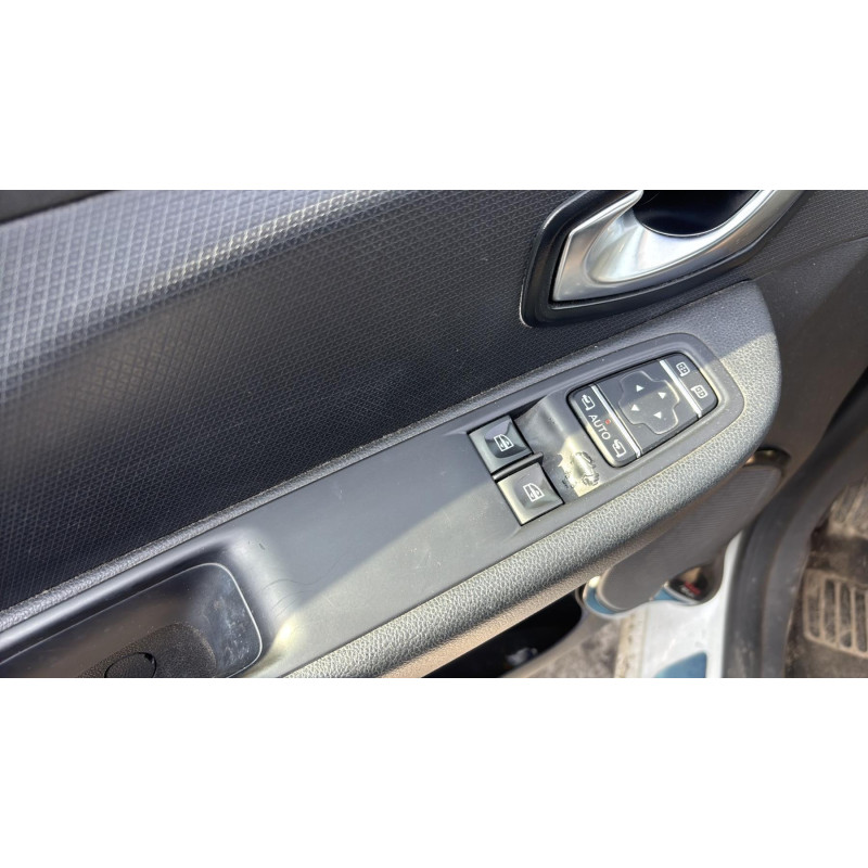 RENAULT CLIO 4 PHASE 2 0.9i - 12V TURBO TCE 90 Photo n°24