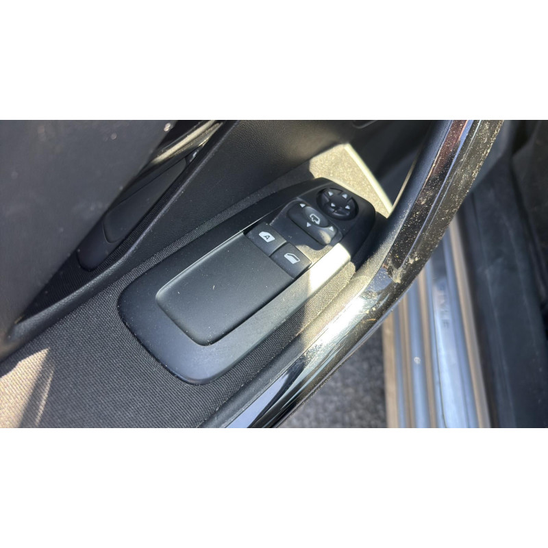 PEUGEOT 208 1 PHASE 2 1.6 BLUE HDI - 8V TURBO Photo n°21