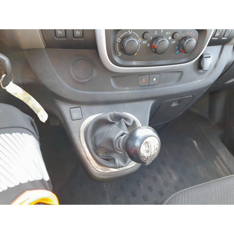 RENAULT TRAFIC 3 COURT PHASE 1 1.6 DCI - 16V TURBO Photo n°7