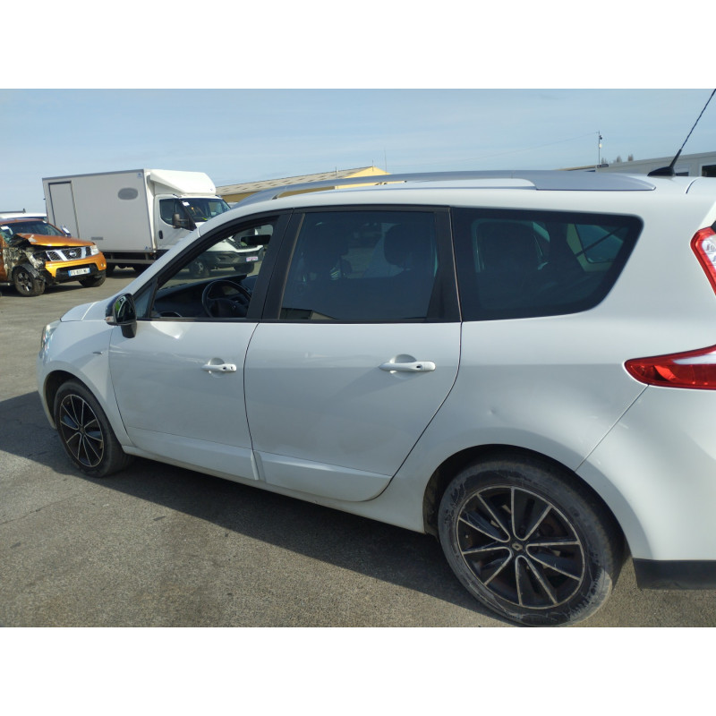 RENAULT GRAND SCENIC 3 PHASE 3 1.2i - 16V TURBO TCE 130 Photo n°6