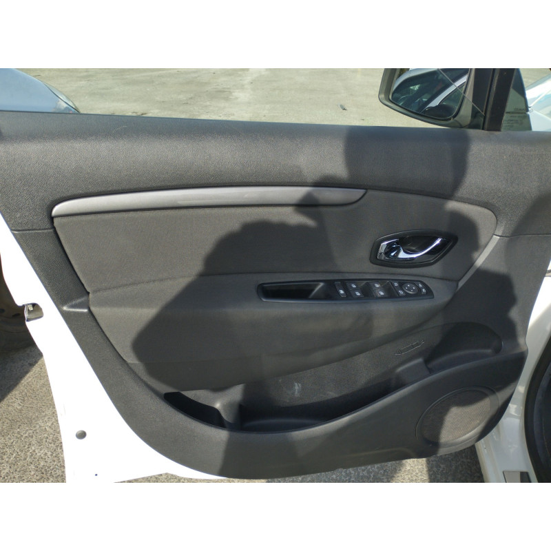 RENAULT GRAND SCENIC 3 PHASE 3 1.2i - 16V TURBO TCE 130 Photo n°9