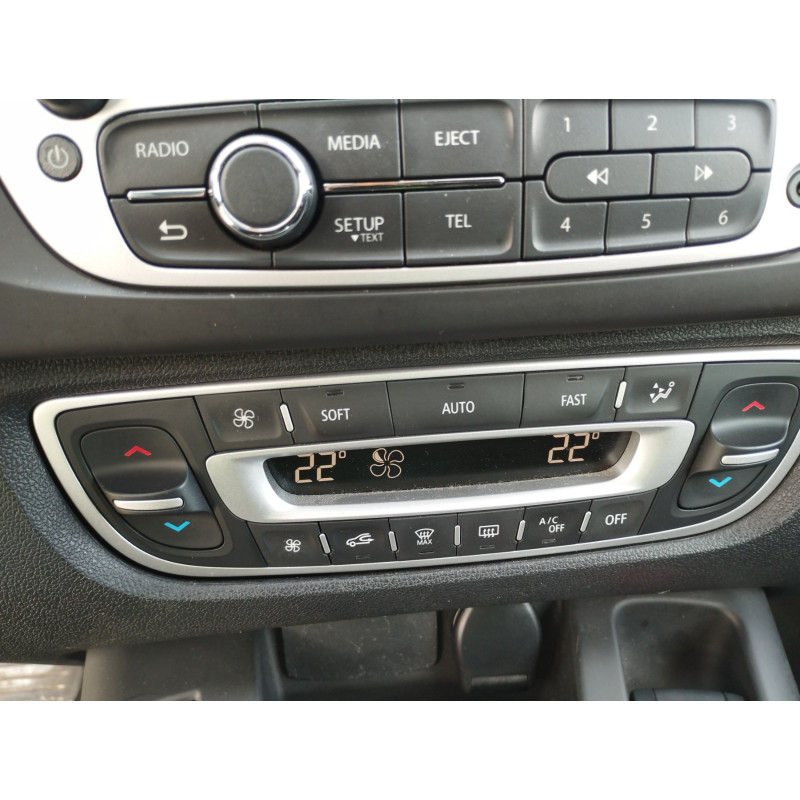 RENAULT GRAND SCENIC 3 PHASE 3 1.2i - 16V TURBO TCE 130 Photo n°16