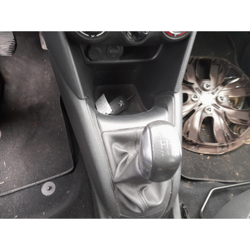 PEUGEOT 208 1 PHASE 1 1.2 VTI - 12V Photo n°8