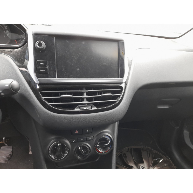 PEUGEOT 208 1 PHASE 1 1.2 VTI - 12V Photo n°9