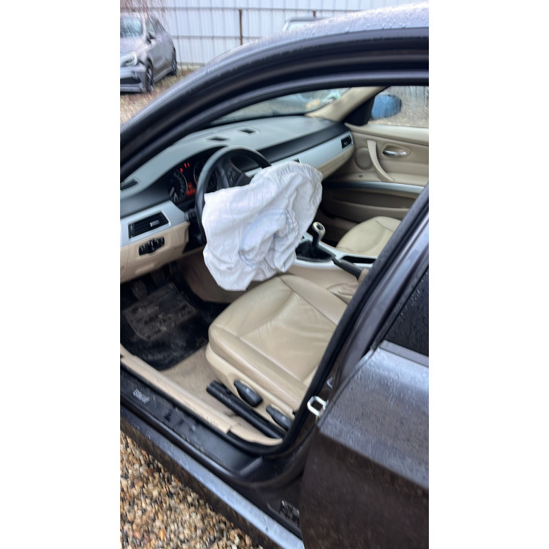 BMW SERIE 3 E90 PHASE 1 320d 2.0D - 16V TURBO Photo n°6