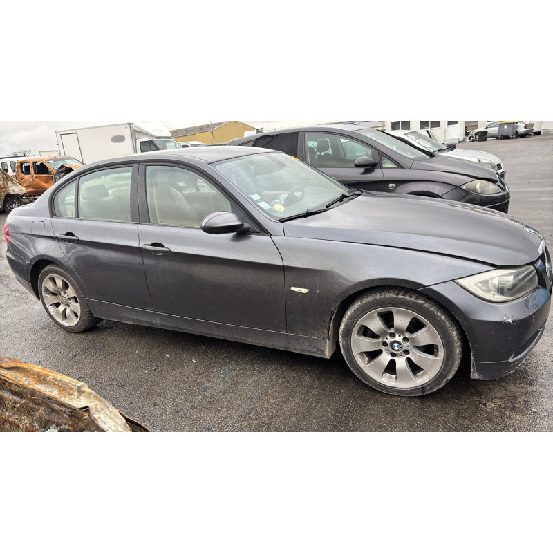 BMW SERIE 3 E90 PHASE 1 320d 2.0D - 16V TURBO Photo n°15