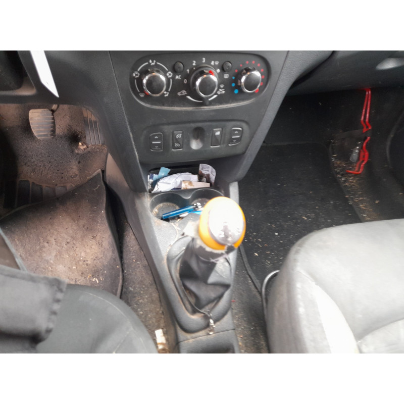 DACIA SANDERO 2 PHASE 1 0.9i - 12V TURBO TCE 90 Photo n°8