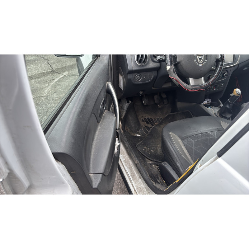 DACIA SANDERO 2 PHASE 1 0.9i - 12V TURBO TCE 90 Photo n°13