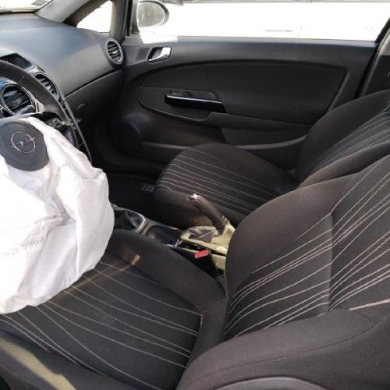 Feu arriere principal droit (feux) OPEL CORSA D Photo n°8