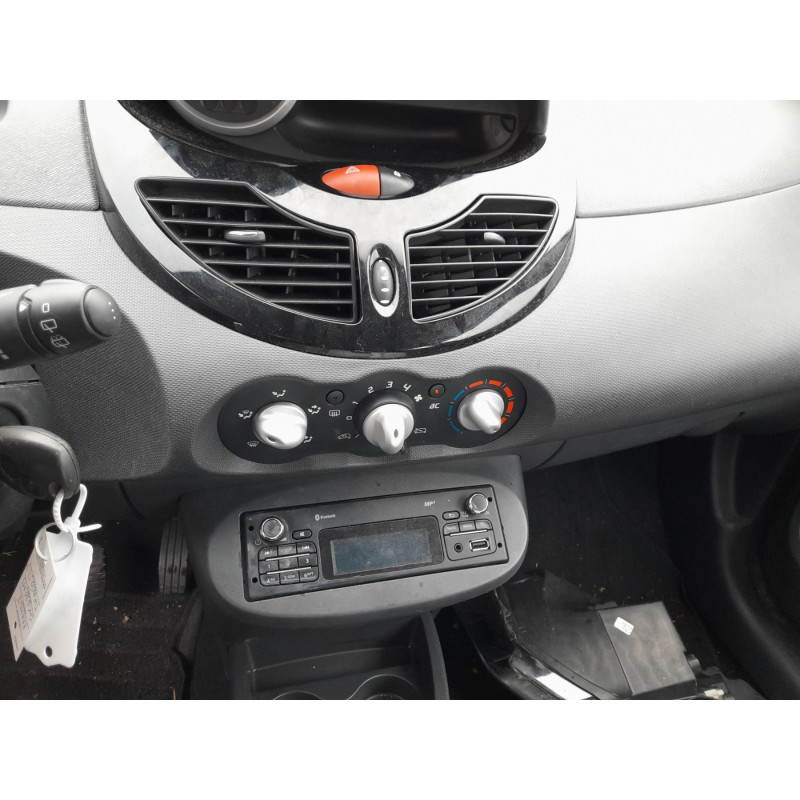RENAULT TWINGO 2 PHASE 2 1.2i - 16V Photo n°9