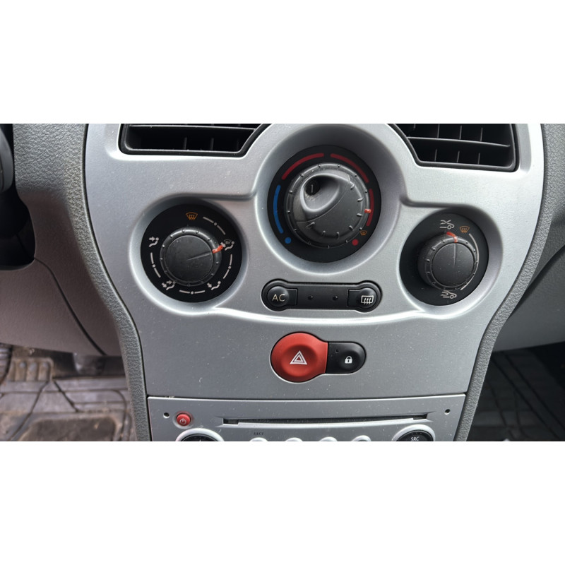RENAULT MODUS PHASE 2 1.2i - 16V Photo n°8