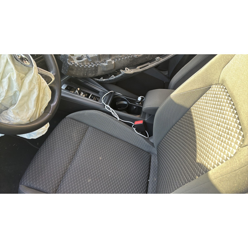 VOLKSWAGEN GOLF 8 PHASE 1 2.0 TDI - 16V TURBO Photo n°11