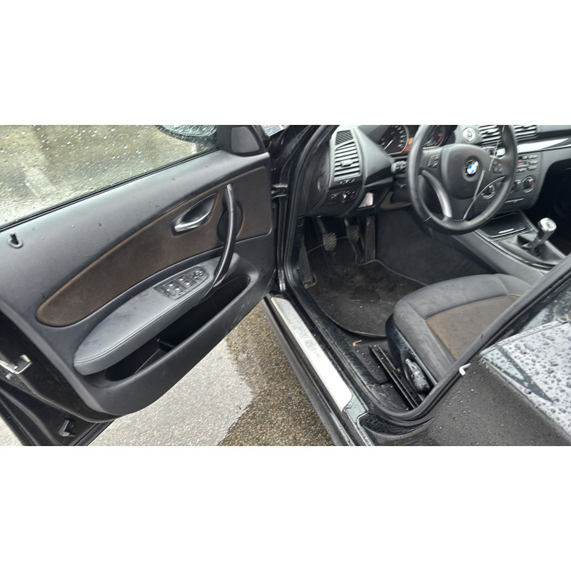 BMW SERIE 1 E87 PHASE 2 116d 2.0D - 16V TURBO Photo n°9