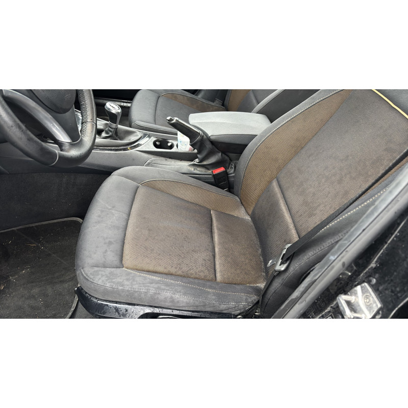 BMW SERIE 1 E87 PHASE 2 116d 2.0D - 16V TURBO Photo n°12