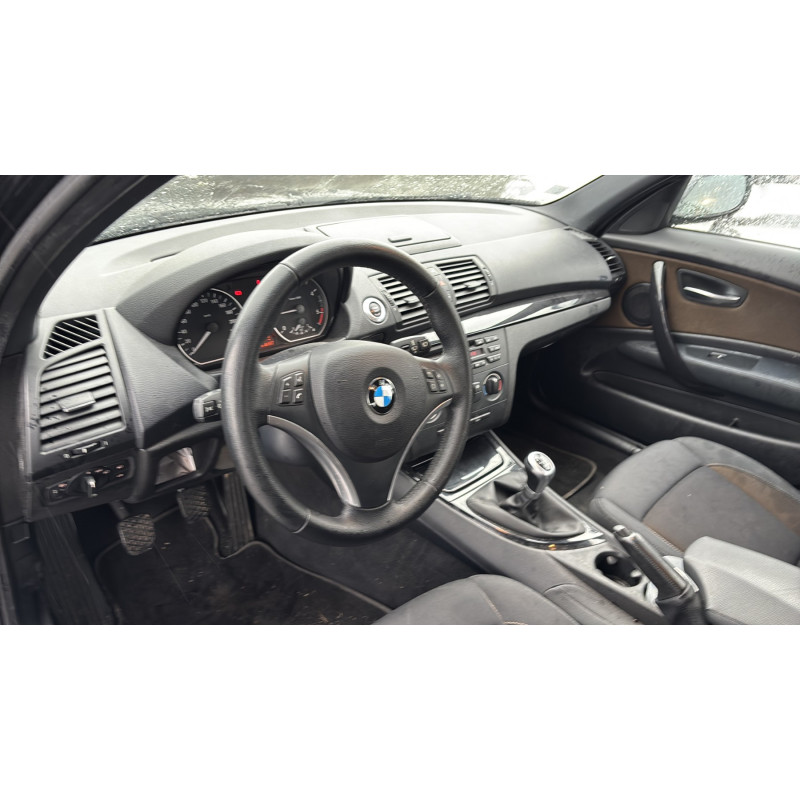 BMW SERIE 1 E87 PHASE 2 116d 2.0D - 16V TURBO Photo n°13