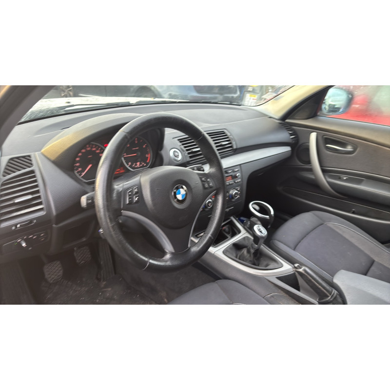 BMW SERIE 1 E87 PHASE 2 116d 2.0D - 16V TURBO Photo n°17