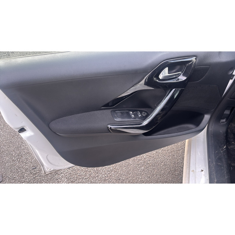 PEUGEOT 208 1 PHASE 2 1.6 BLUE HDI - 8V TURBO Photo n°14