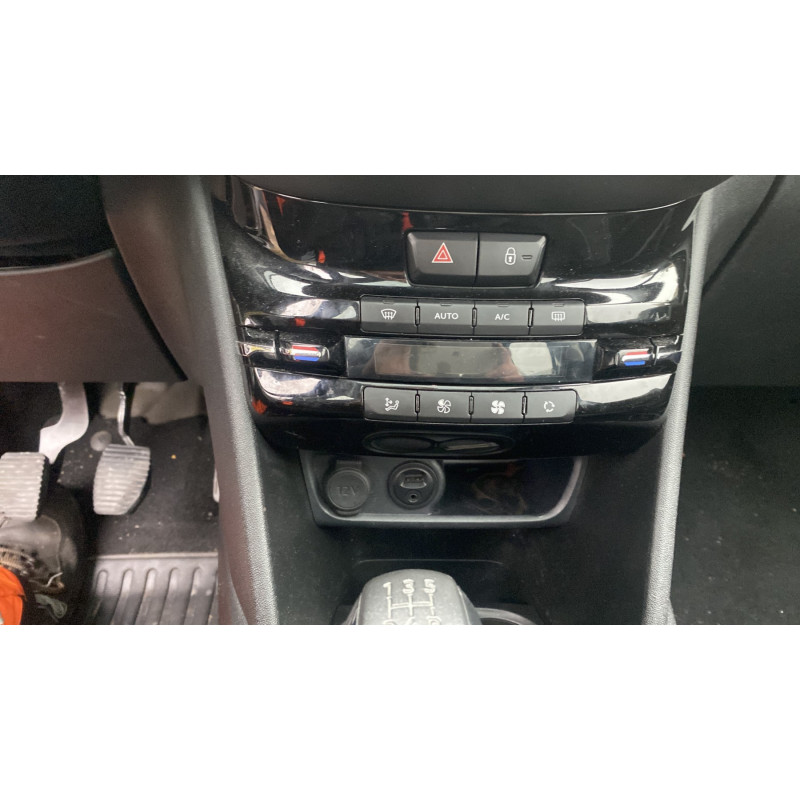 PEUGEOT 208 1 PHASE 2 1.2 VTI - 12V Photo n°8