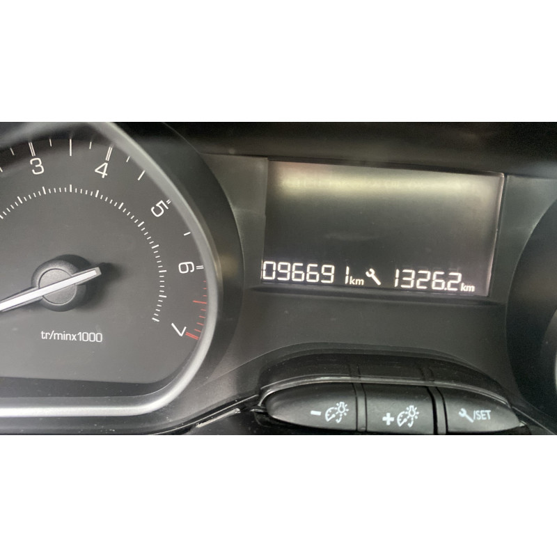 PEUGEOT 208 1 PHASE 2 1.2 VTI - 12V Photo n°10