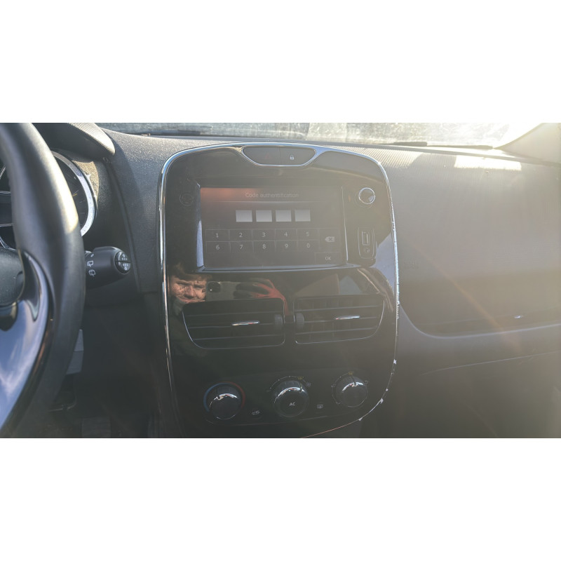 RENAULT CLIO 4 PHASE 1 1.2i - 16V Photo n°17