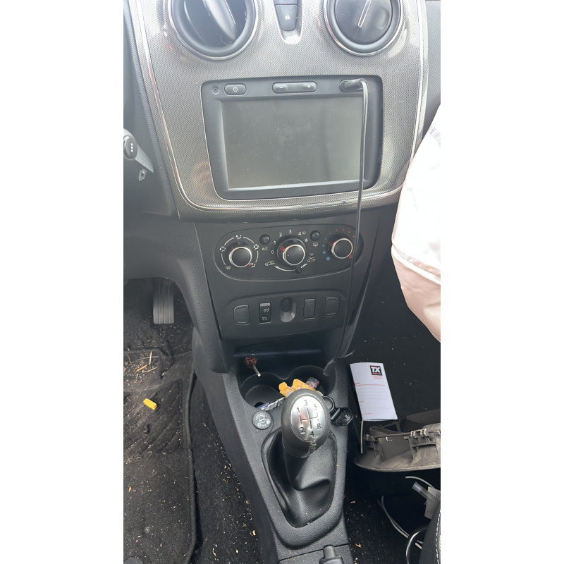DACIA SANDERO 2 PHASE 2 1.0i - 12V TURBO TCE 100 Photo n°9