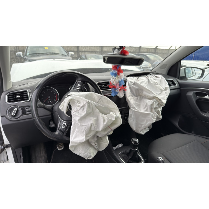 VOLKSWAGEN POLO 5 PHASE 2 1.2 TSI - 16V TURBO Photo n°16
