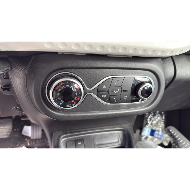 RENAULT TWINGO 3 PHASE 2 ZE Photo n°17