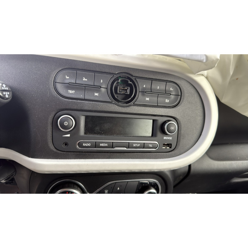 RENAULT TWINGO 3 PHASE 2 ZE Photo n°20