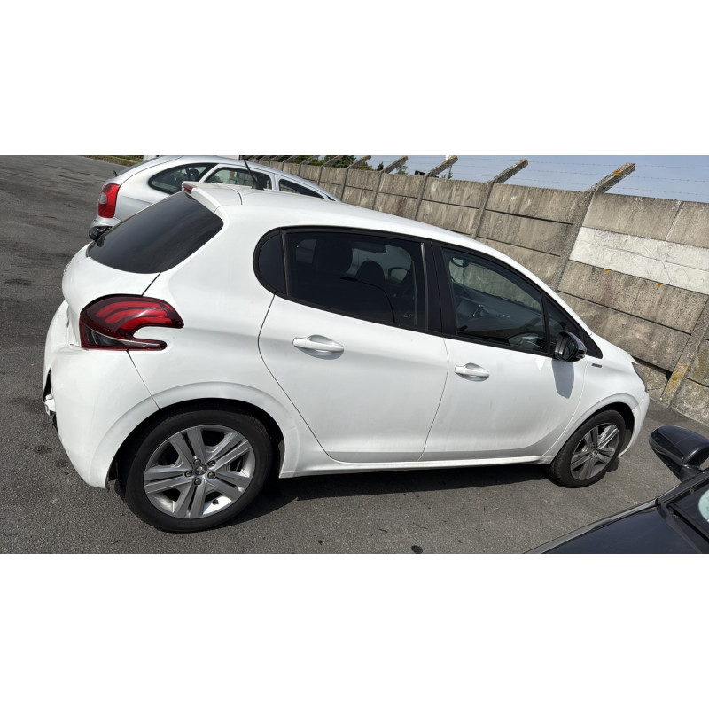 PEUGEOT 208 1 PHASE 2 1.2 VTI - 12V Photo n°8