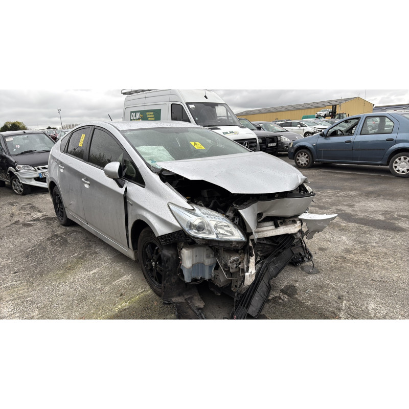 TOYOTA PRIUS 3 PHASE 1 1.8i - 16V HYBRID Photo n°2