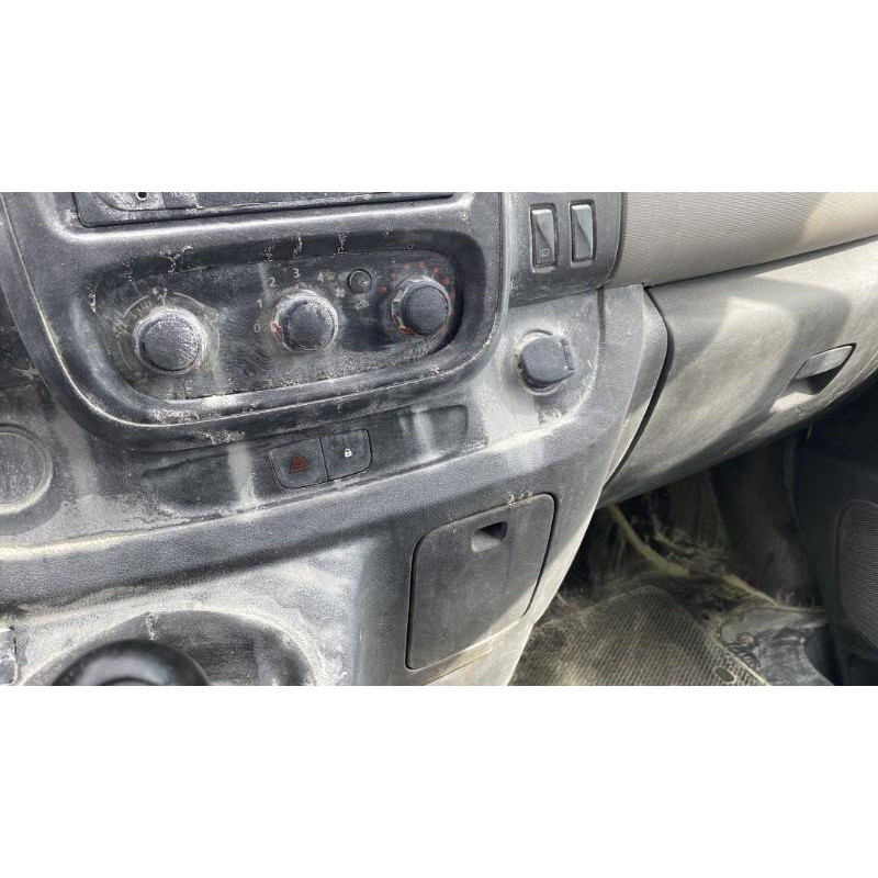 RENAULT TRAFIC 3 COURT PHASE 1 1.6 DCI - 16V TURBO Photo n°14