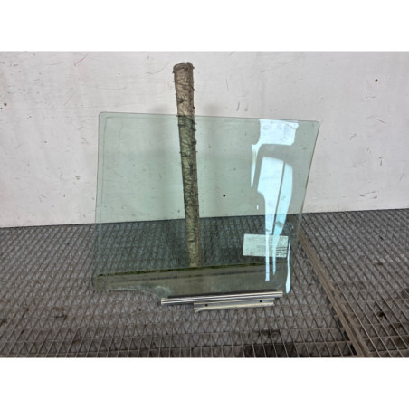 Vitre arriere droit SUZUKI SWIFT 4 Photo n°1