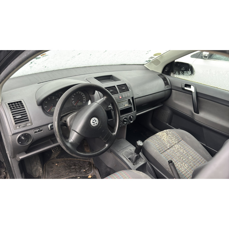 Malle/Hayon arriere VOLKSWAGEN POLO 4 Photo n°17